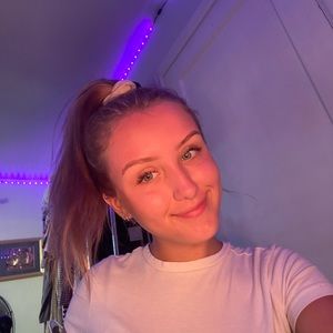 Meet your Posher, Alexis